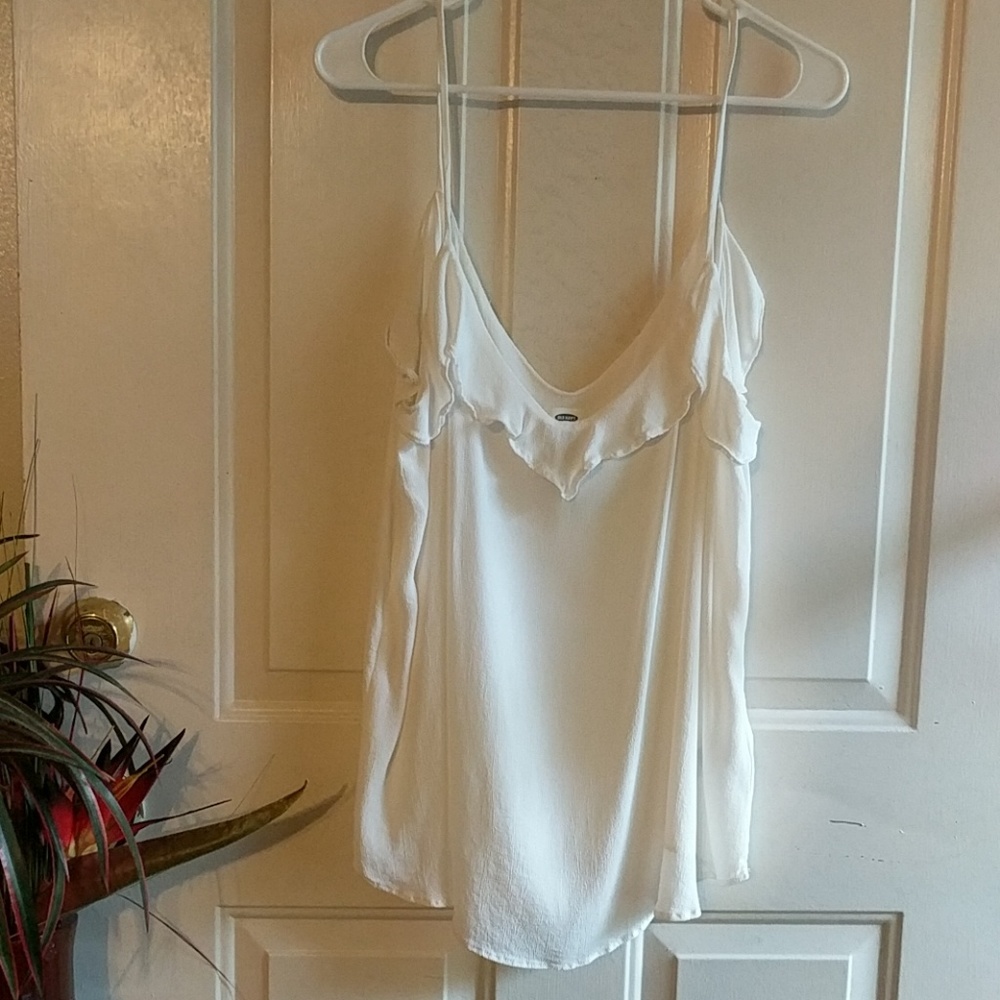 Old navy beautiful Ruffled cami❣️